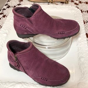 Skechers  Fit Air Cooled Memory Foam Suede Booty